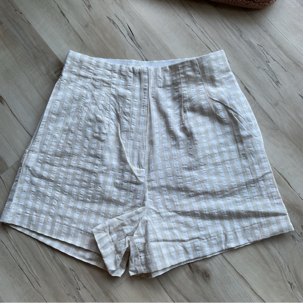 🆕 H&M Plaid High-waist Shorts